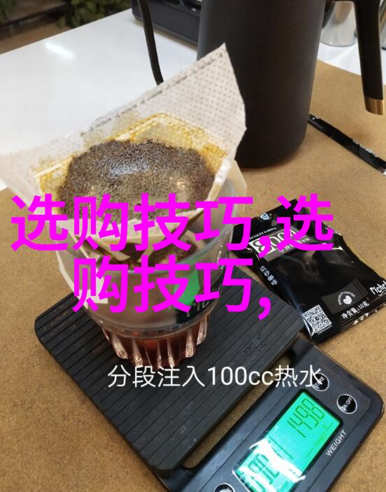 周大福钻石项链心跳共鸣的黑白对抗美学